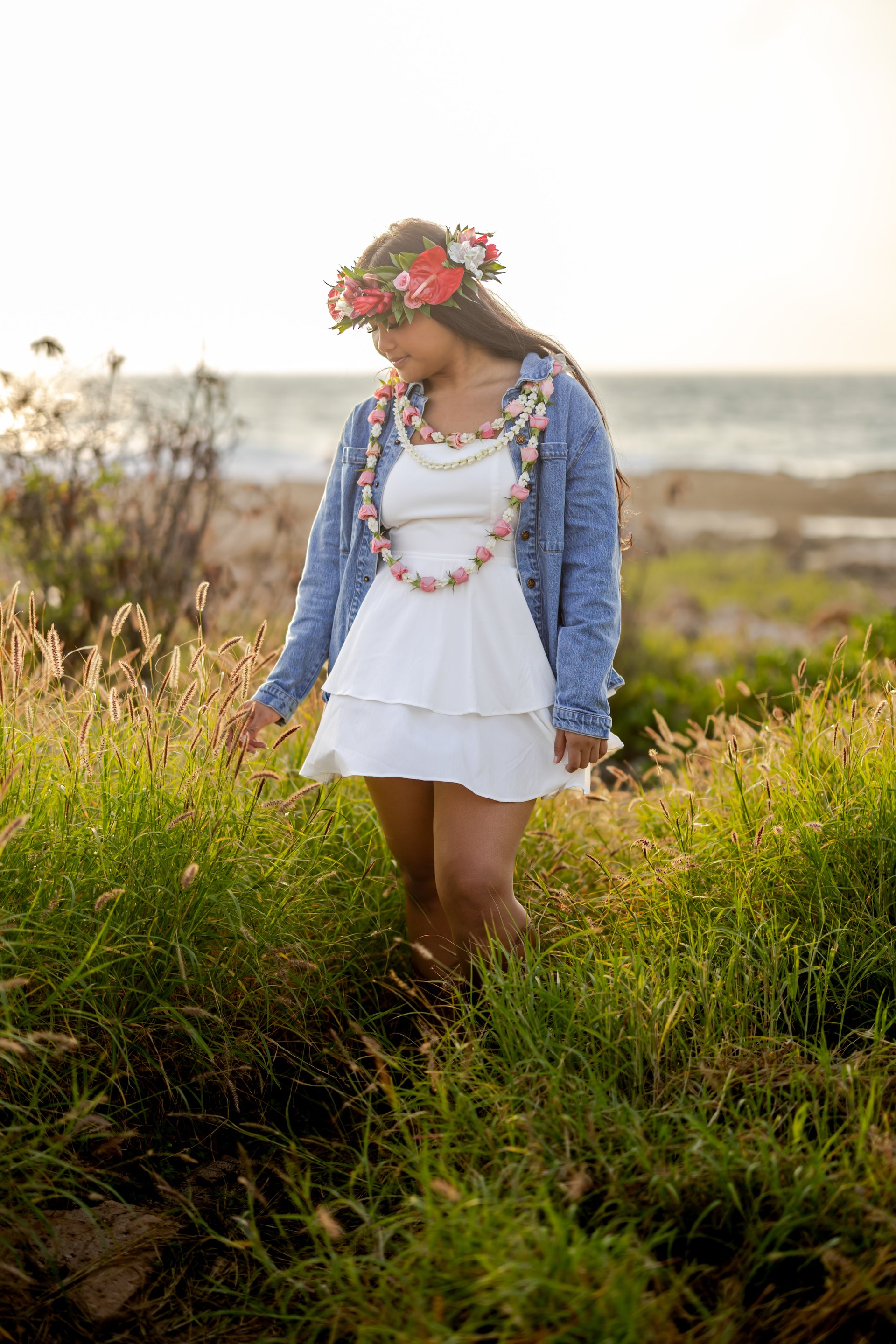 Outdoor graduation portrait session on Oahu Hawaii